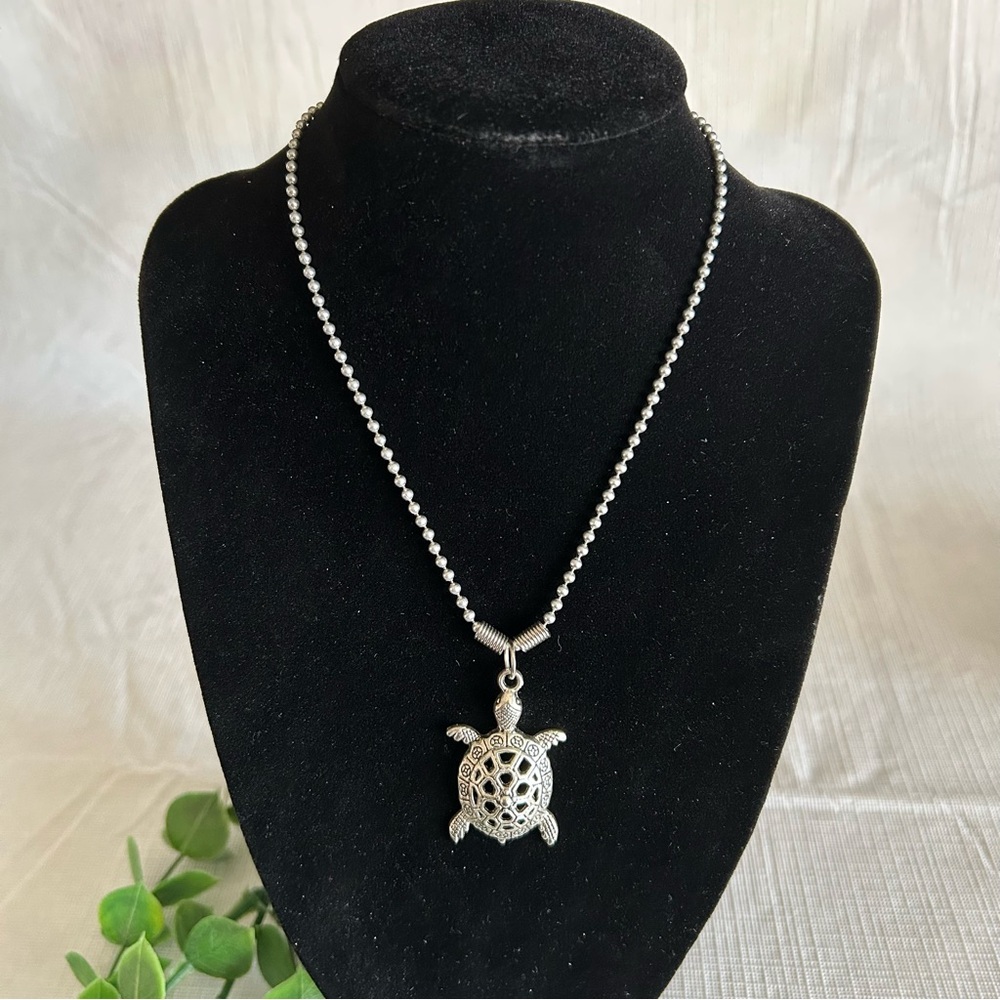 🌊 Sea Turtle Pendant Necklace